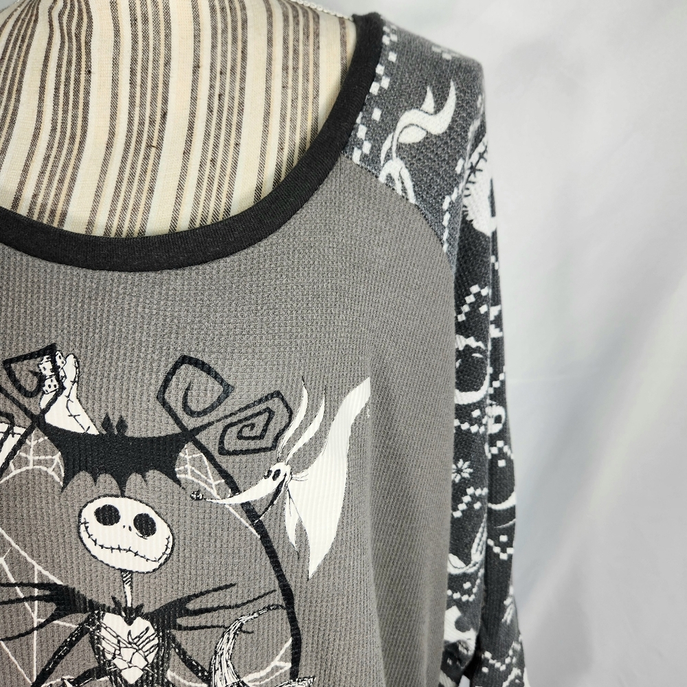 Disney The Nightmare Before Christmas Gray & Black Raglan Tunic Top - Picture 2 of 5